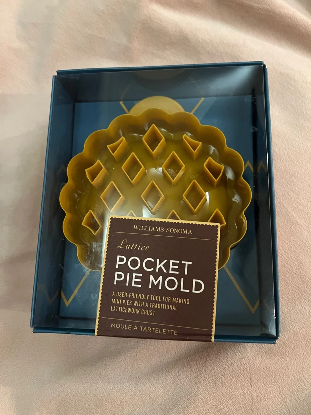 Williams Sonoma Lattice Pocket Pie Mold - Yellow 4